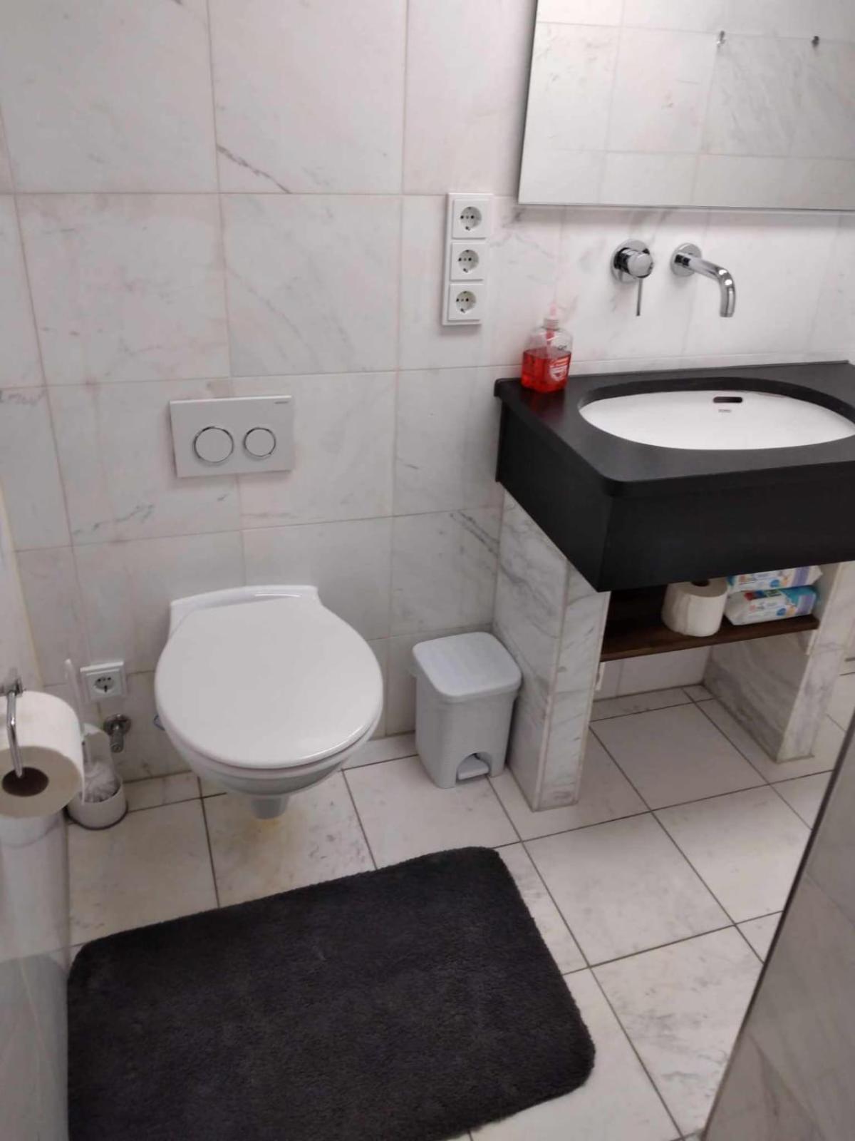 Kleine Wohnung Fuer Singles Daun Esterno foto